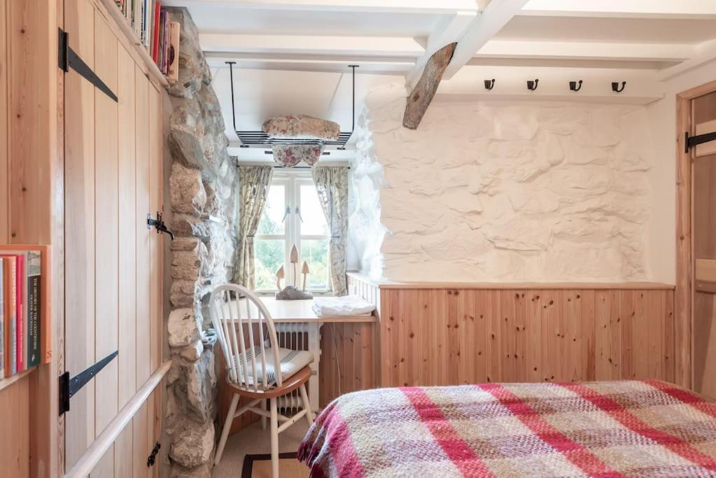 Traditional Stone Cottage With Sea Views In Snowdonia National Park Brynkir Exterior foto